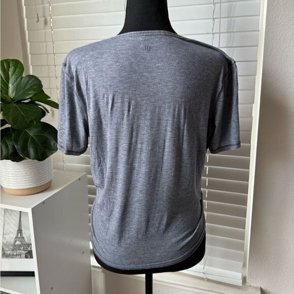 Lululemon Do The Daily Tee Short Sleeve Twist Cropped Crescent Grey sz 6 Workout - Picture 4 of 6